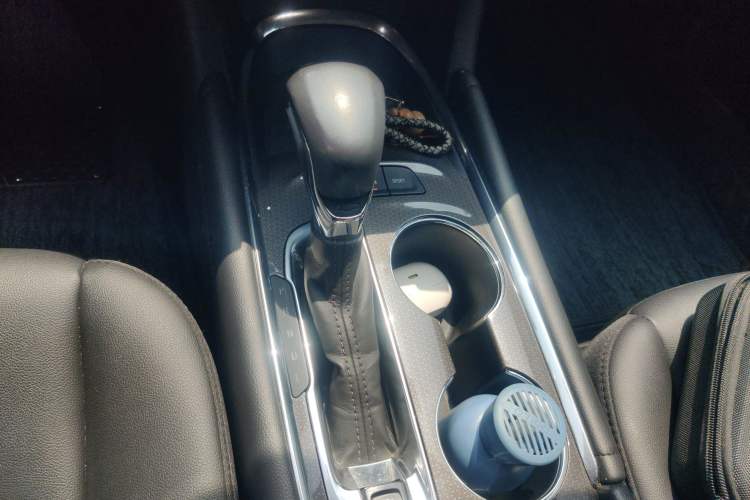 Used Chevrolet Malibu XL 2022 535T Automatic Sport Edition Gear Lever