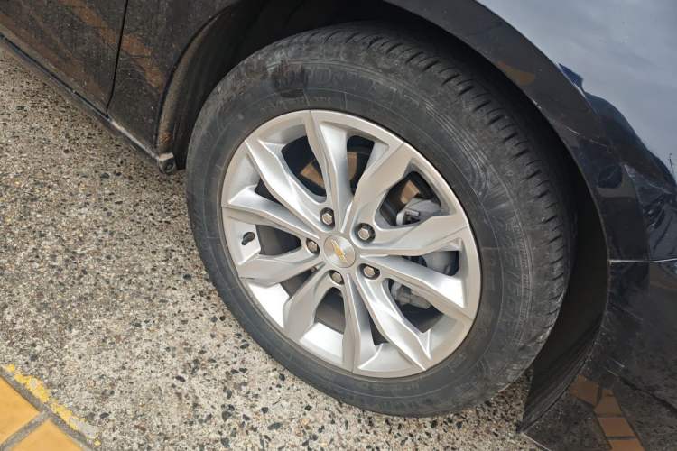 Used Chevrolet Malibu XL 2022 535T Automatic Sport Edition Right Front Wheel Hub