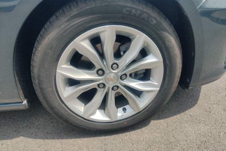 Used Chevrolet Malibu XL 2022 535T Automatic Sport Edition Right Front Wheel Hub