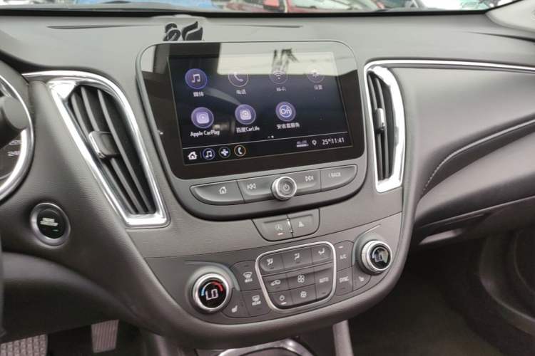 Used Chevrolet Malibu XL 2022 535T Automatic Sport Edition Audio And AC Panel