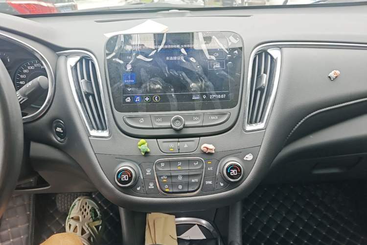 Used Chevrolet Malibu XL 2022 535T Automatic Sport Edition Audio And AC Panel