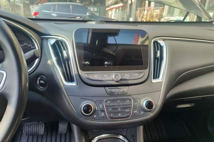 Used Chevrolet Malibu XL 2022 535T Automatic Sport Edition Audio And AC Panel