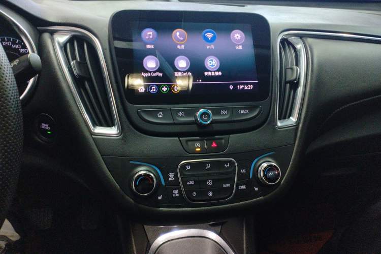 Used Chevrolet Malibu XL 2022 535T Automatic Sport Edition Audio And AC Panel