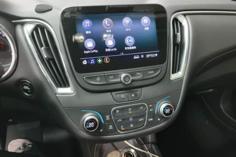 Used Chevrolet Malibu XL 2022 535T Automatic Sport Edition Audio And AC Panel