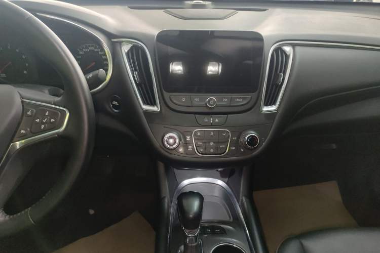 Used Chevrolet Malibu XL 2022 535T Automatic Sport Edition Audio And AC Panel