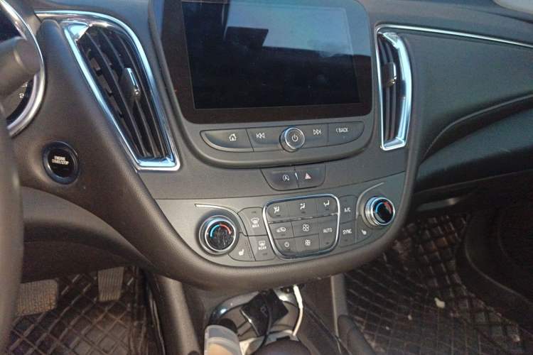 Used Chevrolet Malibu XL 2022 535T Automatic Sport Edition Audio And AC Panel