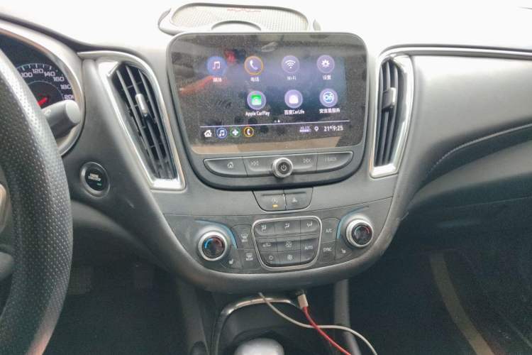 Used Chevrolet Malibu XL 2022 535T Automatic Sport Edition Audio And AC Panel