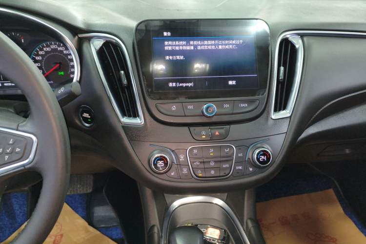 Used Chevrolet Malibu XL 2022 535T Automatic Sport Edition Audio And AC Panel