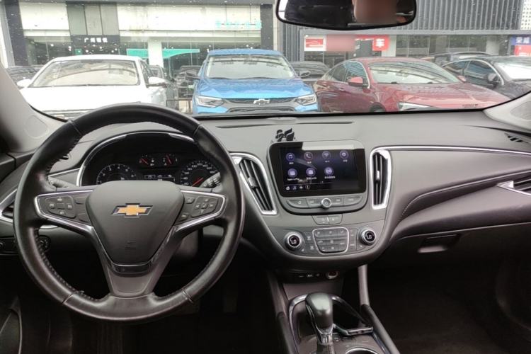 Used Chevrolet Malibu XL 2022 535T Automatic Sport Edition Center Console