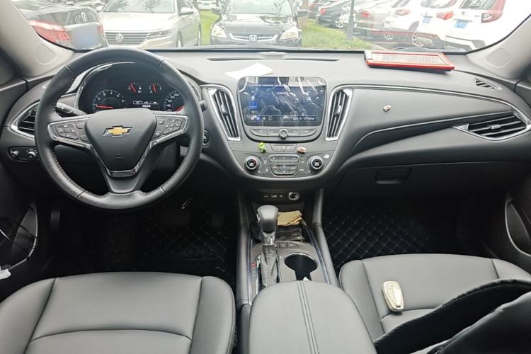 Used Chevrolet Malibu XL 2022 535T Automatic Sport Edition Center Console