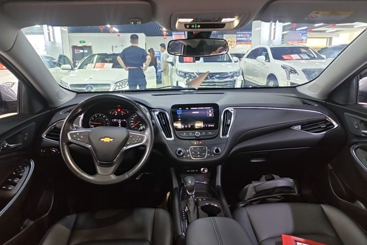 Used Chevrolet Malibu XL 2022 535T Automatic Sport Edition Center Console