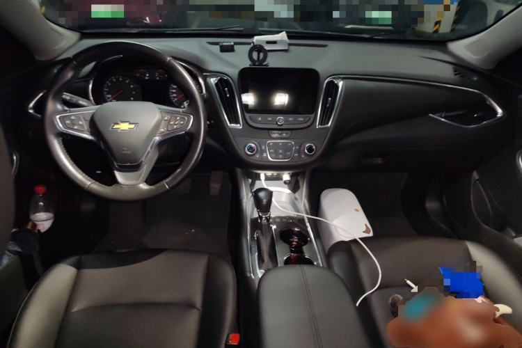 Used Chevrolet Malibu XL 2022 535T Automatic Sport Edition Center Console