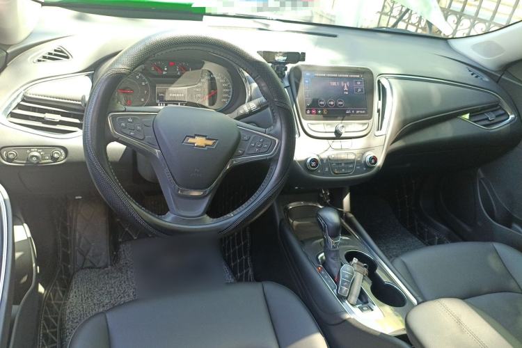 Used Chevrolet Malibu XL 2022 535T Automatic Sport Edition Center Console