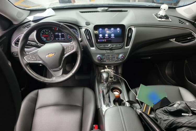 Used Chevrolet Malibu XL 2022 535T Automatic Sport Edition Center Console