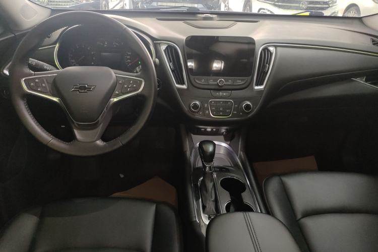 Used Chevrolet Malibu XL 2022 535T Automatic Sport Edition Center Console