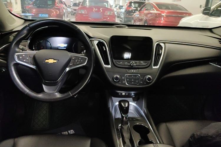 Used Chevrolet Malibu XL 2022 535T Automatic Sport Edition Center Console