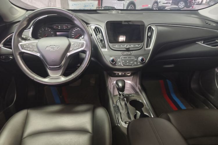 Used Chevrolet Malibu XL 2022 535T Automatic Sport Edition Center Console