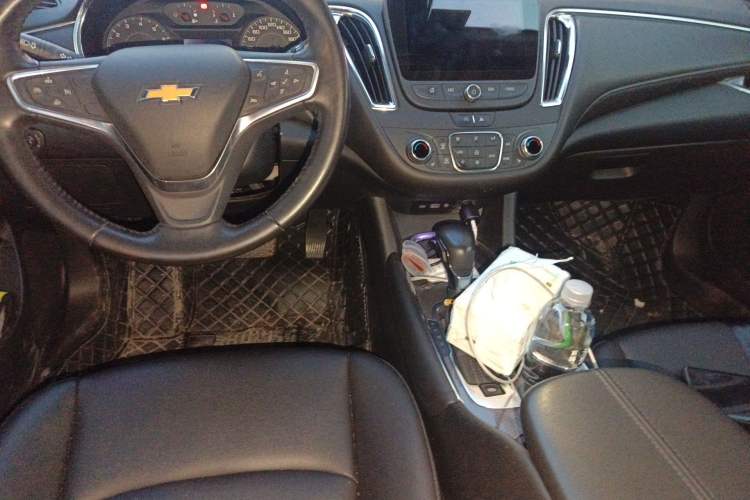 Used Chevrolet Malibu XL 2022 535T Automatic Sport Edition Center Console