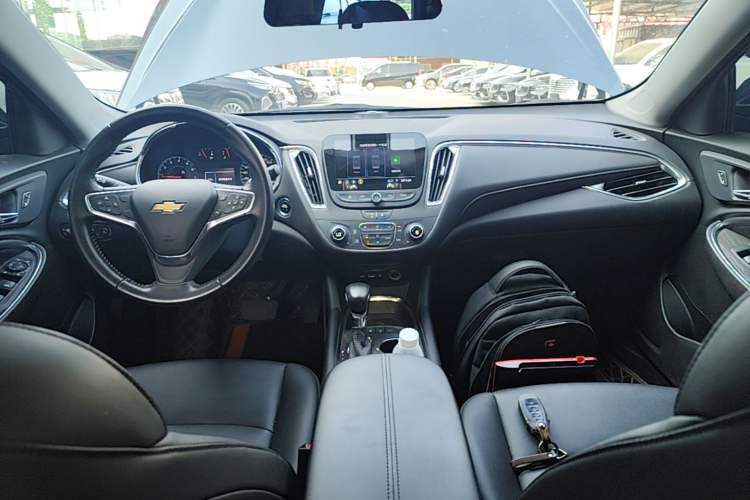 Used Chevrolet Malibu XL 2022 535T Automatic Sport Edition Center Console