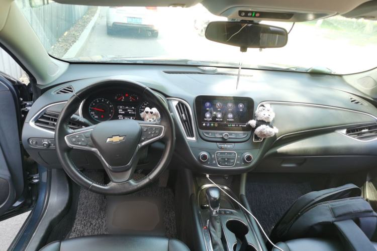 Used Chevrolet Malibu XL 2022 535T Automatic Sport Edition Center Console