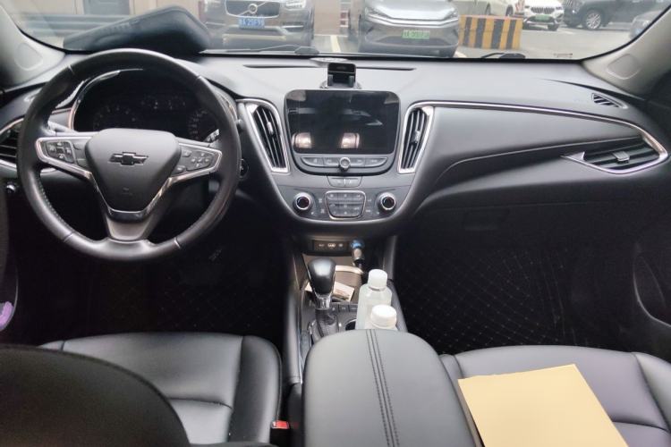 Used Chevrolet Malibu XL 2022 535T Automatic Sport Edition Center Console