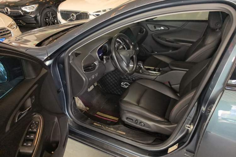 Used Chevrolet Malibu XL 2022 Redline 550T Automatic Sport Edition Driver Seat