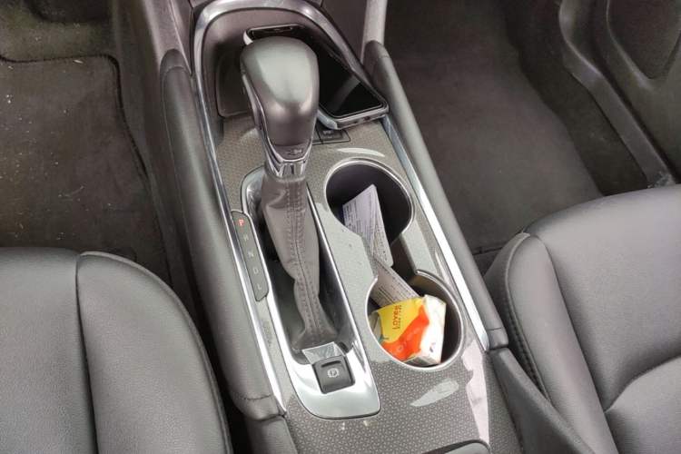 Used Chevrolet Malibu XL 2022 535T Automatic Sport Edition Gear Lever