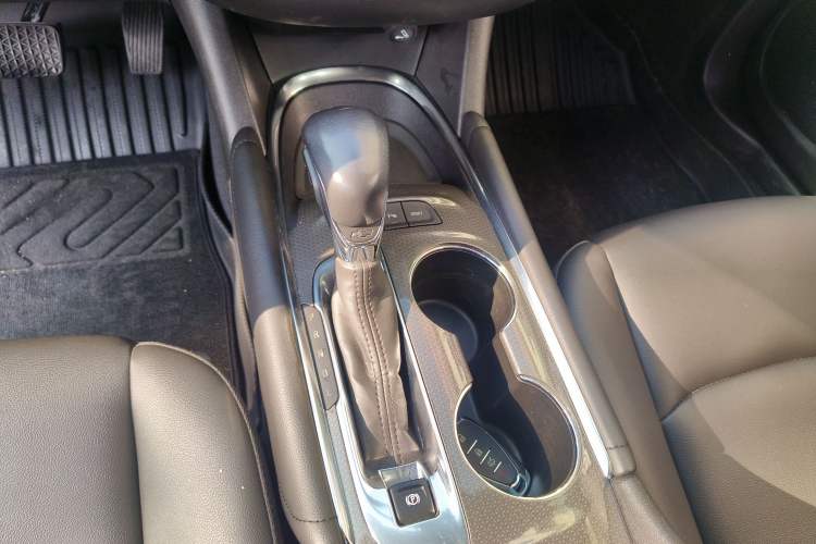 Used Chevrolet Malibu XL 2022 535T Automatic Sport Edition Gear Lever