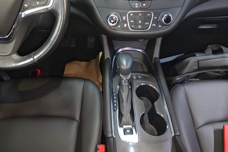 Used Chevrolet Malibu XL 2022 535T Automatic Sport Edition Gear Lever