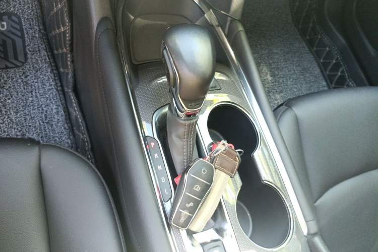 Used Chevrolet Malibu XL 2022 535T Automatic Sport Edition Gear Lever