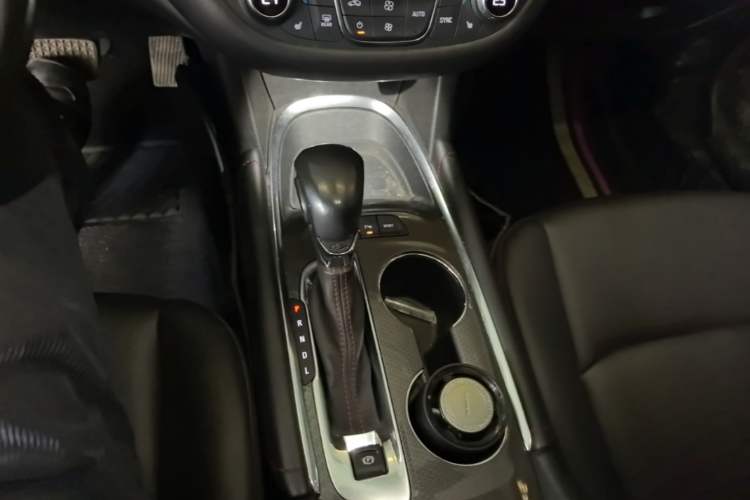 Used Chevrolet Malibu XL 2022 Redline 550T Automatic Sport Edition Gear Lever