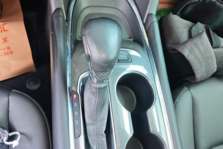 Used Chevrolet Malibu XL 2022 535T Automatic Sport Edition Gear Lever
