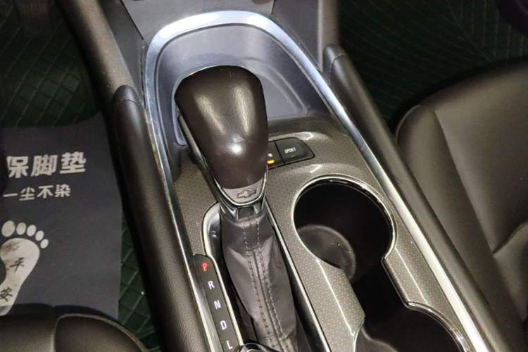 Used Chevrolet Malibu XL 2022 535T Automatic Sport Edition Gear Lever