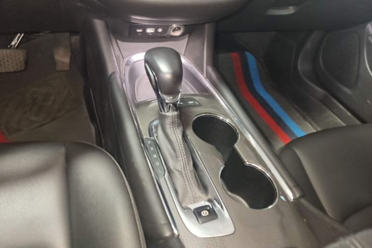 Used Chevrolet Malibu XL 2022 535T Automatic Sport Edition Gear Lever