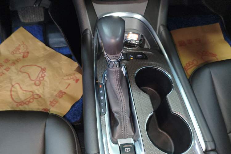 Used Chevrolet Malibu XL 2022 535T Automatic Sport Edition Gear Lever