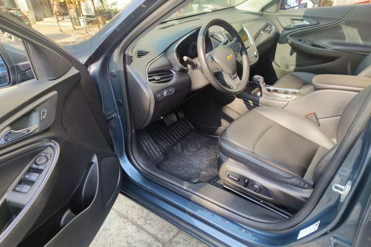 Used Chevrolet Malibu XL 2022 535T Automatic Sport Edition Interior 3