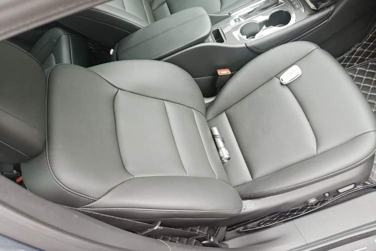 Used Chevrolet Malibu XL 2022 535T Automatic Sport Edition Right Front Seat