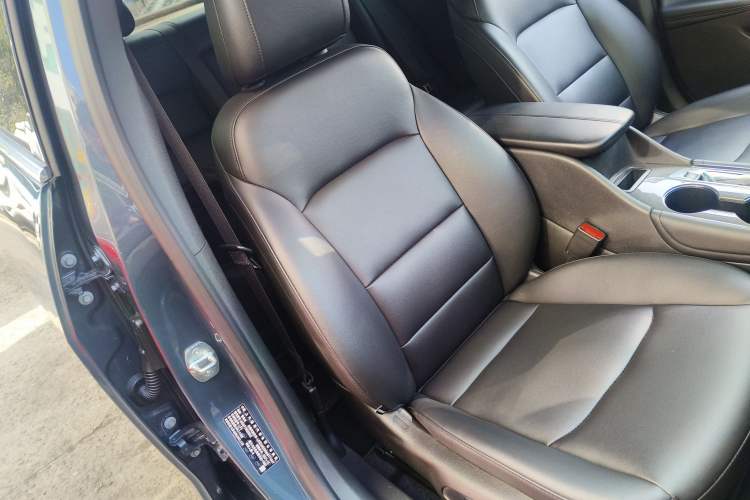 Used Chevrolet Malibu XL 2022 535T Automatic Sport Edition Right Front Seat