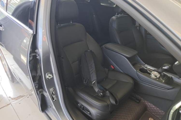 Used Chevrolet Malibu XL 2022 535T Automatic Sport Edition Right Front Seat