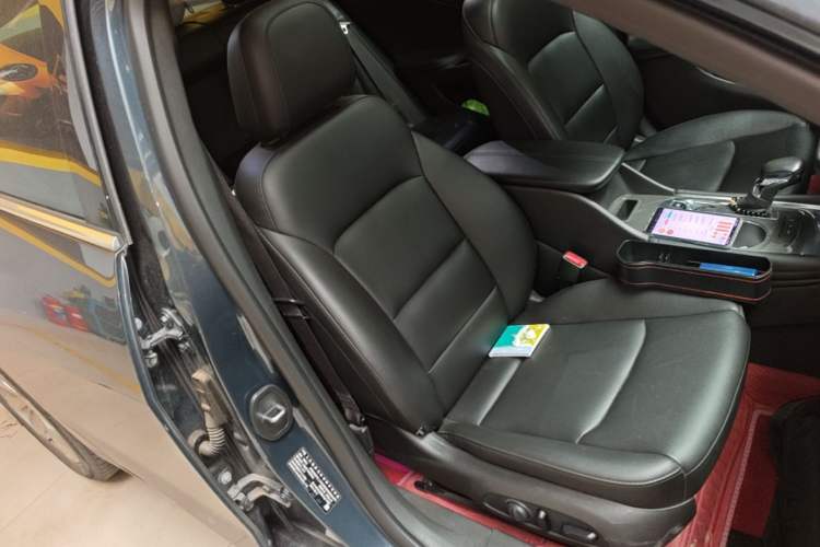 Used Chevrolet Malibu XL 2022 535T Automatic Sport Edition Right Front Seat
