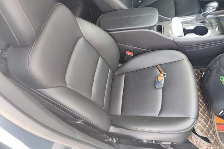 Used Chevrolet Malibu XL 2022 535T Automatic Sport Edition Right Front Seat