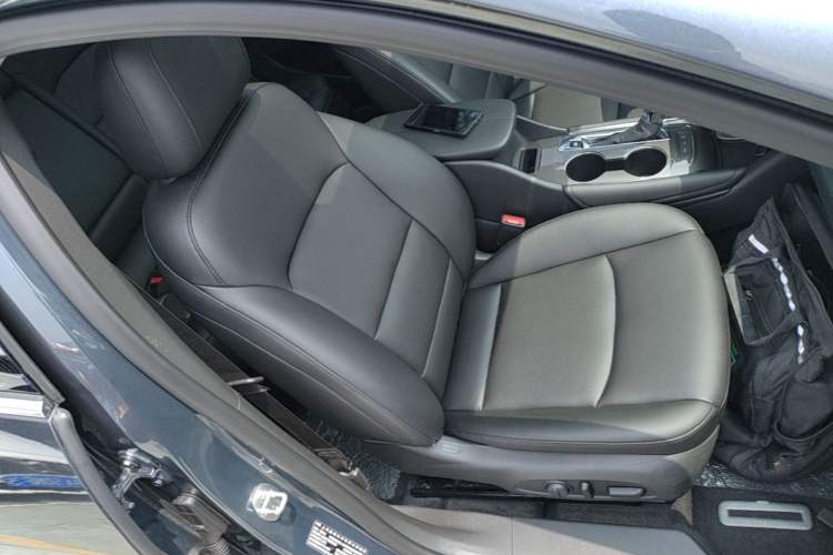 Used Chevrolet Malibu XL 2022 535T Automatic Sport Edition Right Front Seat