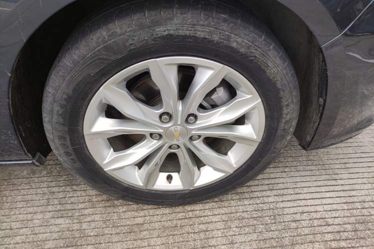 Used Chevrolet Malibu XL 2022 535T Automatic Sport Edition Right Front Wheel Hub