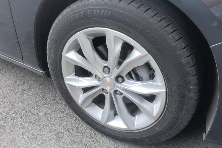 Used Chevrolet Malibu XL 2022 535T Automatic Sport Edition Right Front Wheel Hub