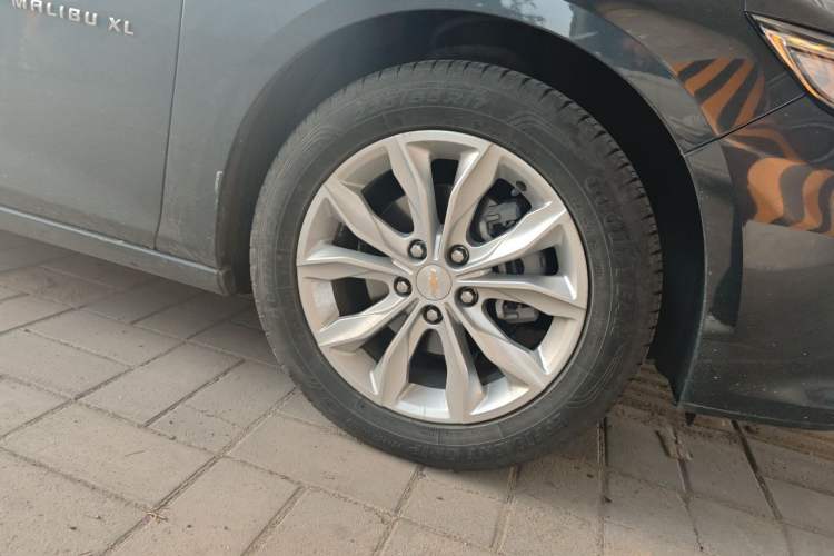 Used Chevrolet Malibu XL 2022 535T Automatic Sport Edition Right Front Wheel Hub