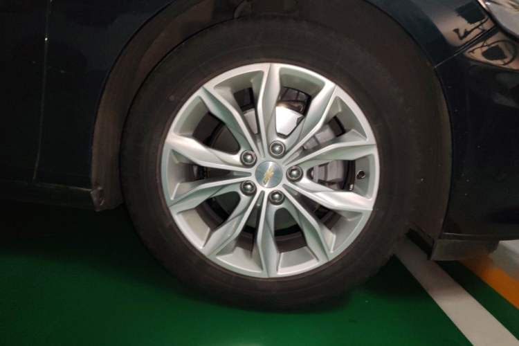 Used Chevrolet Malibu XL 2022 535T Automatic Sport Edition Right Front Wheel Hub