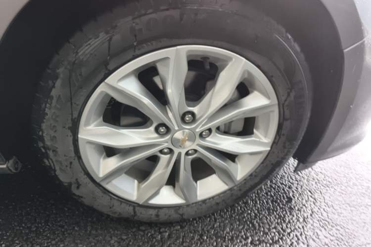 Used Chevrolet Malibu XL 2022 535T Automatic Sport Edition Right Front Wheel Hub