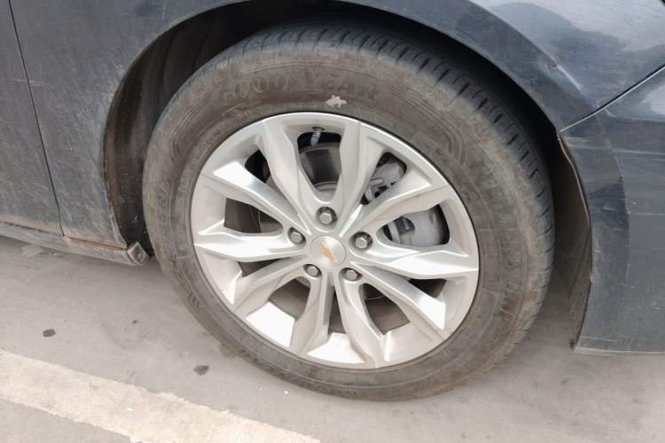 Used Chevrolet Malibu XL 2022 535T Automatic Sport Edition Right Front Wheel Hub