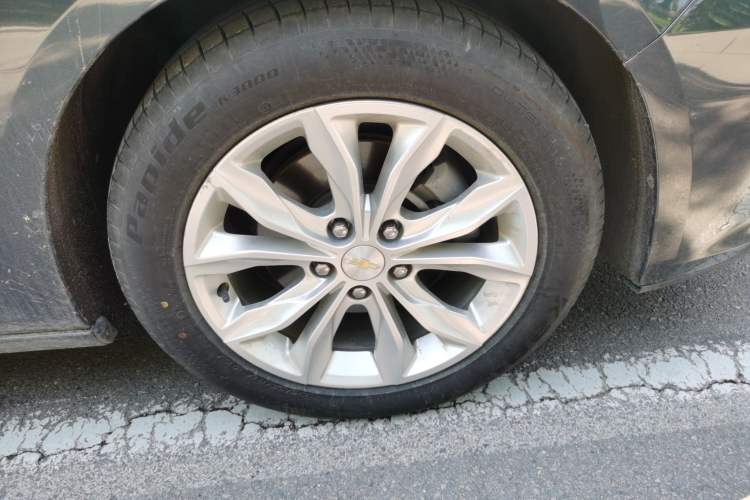 Used Chevrolet Malibu XL 2022 535T Automatic Sport Edition Right Front Wheel Hub
