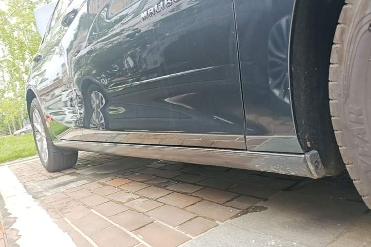 Used Chevrolet Malibu XL 2022 535T Automatic Sport Edition Right Side Sill